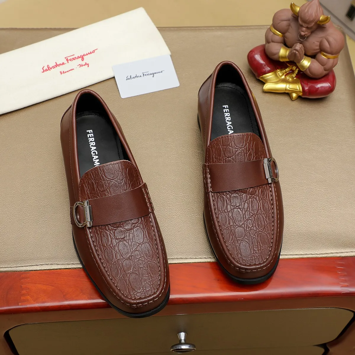 Men's shoes 260🕷🕷🐂【Ferragamo】Ferragamo Popular fashionable casual shoes🇨🇳Official website counter 1:1 production, original mold opening💯Good quality can be seen, imported high-end first-layer pebbled calfskin, water-dyed🐂leather lining🌿very clear texture, high-quality waterproof, non-slip and wear-resistant outsole🎋high quality and low price, truly handmade🍓, color optional! Code number 38-44 (45. To be customized)
